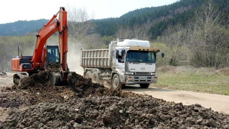 Больше асфальта: как отремонтировали ямы на дорогах Сахалина и Курил в 2023 году