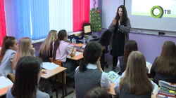 Француженка ведет уроки в южно-сахалинской гимназии