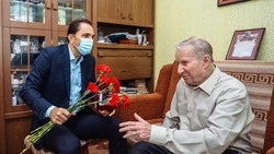 Сахалинского ветерана поздравили с Днем партизан и подпольщиков