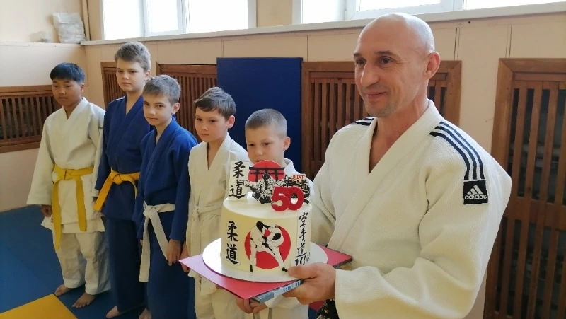 Жизнь — борьба: сахалинский тренер по дзюдо Андрей Сероштанов отметил юбилей
