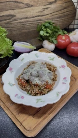 Сытно и по-домашнему: сахалинский фуд-блогер поделилась рецептом гречки с куриными сердечками 