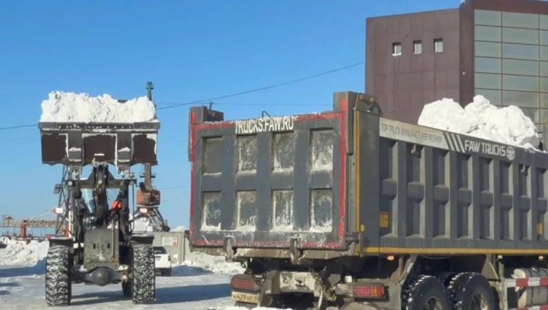 После циклонов в Углегорском районе увеличат объемы вывоза снега