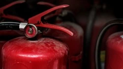 Нетрезвый агрессор окатил из огнетушителя кафе в Поронайске 