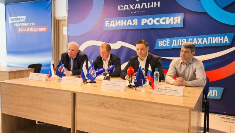 Жители и волонтеры проверяют ямочный ремонт дорог на Сахалине