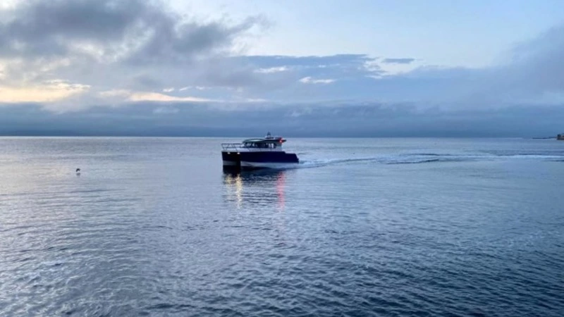 Сервис по-сахалински: туристам не удается забронировать поездку на маяк на катамаранах