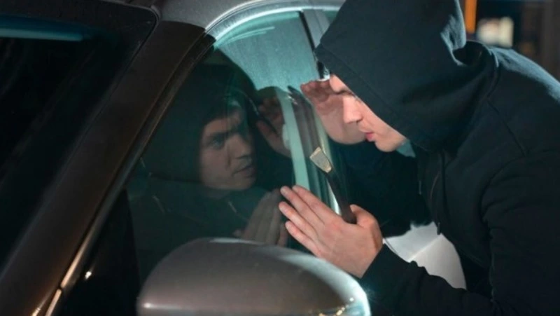 Сахалинец предстанет перед судом за кражу денег и аккумулятора из автомобиля