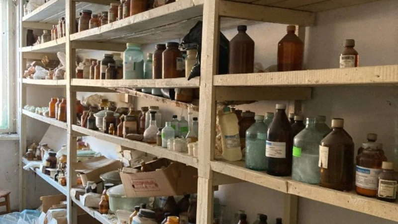 Из заброшенной Станции защиты растений в Южно-Сахалинске вывезли артефакты