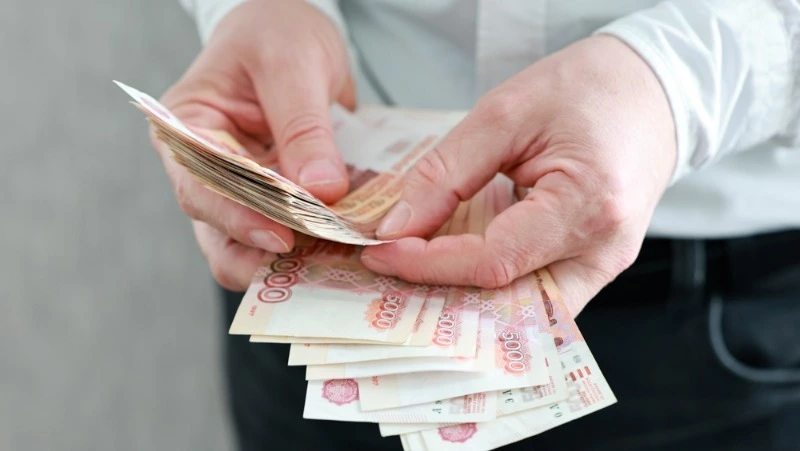 Работодателям Сахалина напомнили о штрафах за нарушения при найме иностранцев