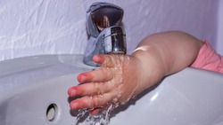 Сахалинцам пересчитают суммы за холодную воду в феврале
