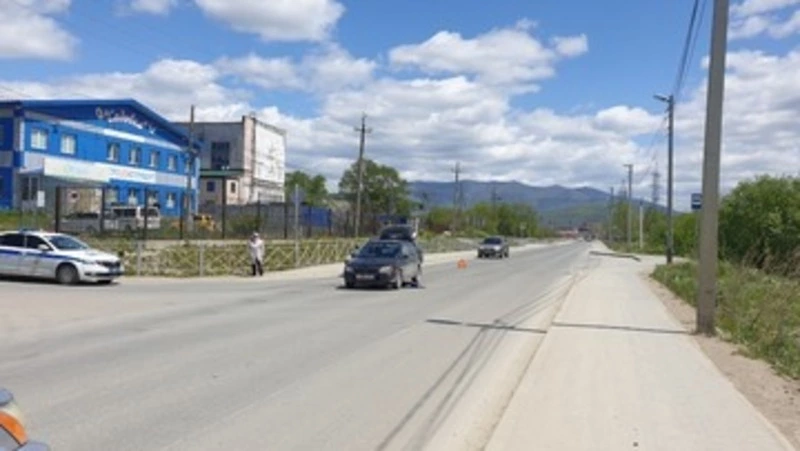 Женщина 73-х лет за рулем Toyota Starlet сбила девушку на дороге в Южно-Сахалинске