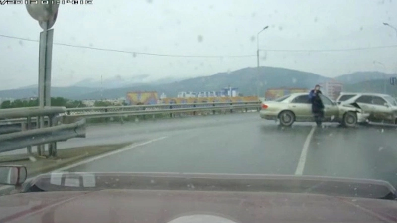 ДТП в Южно-Сахалинске спровоцировало пробку