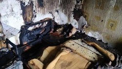 Шесть человек тушили матрас в одной из квартир в Корсакове 