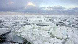 Сахалинцев предупредили об опасности выхода на лед в заливе Мордвинова 27 февраля