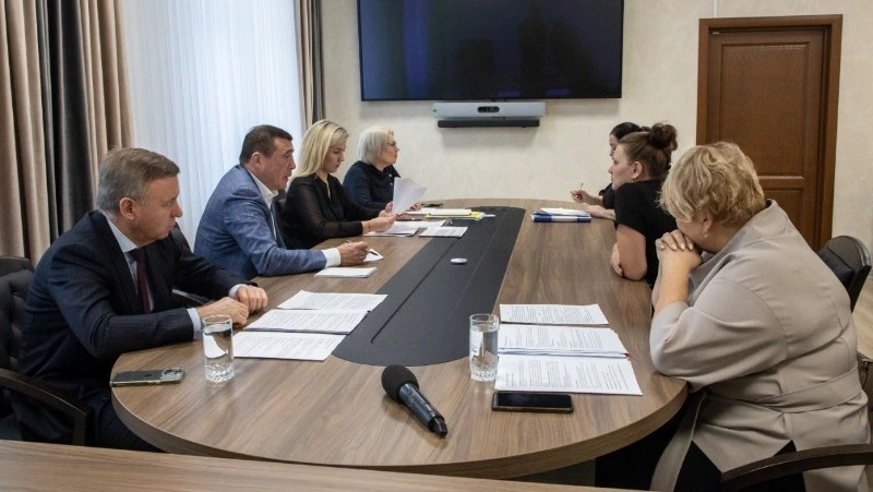 Многодетные мамы на Сахалине найдут работу с помощью губернатора