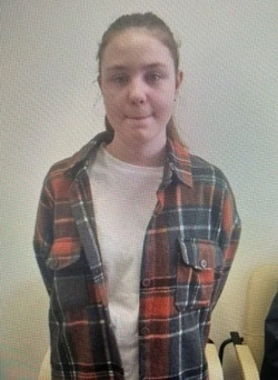 В Южно-Сахалинске ищут пропавшую школьницу в бежевой синтепоновой куртке