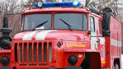 В Чехове пожарные три часа тушили расселенный дом