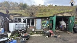 Тело мужчины нашли в пристройке гаража в Холмске