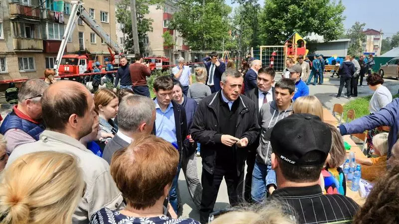 Областные власти помогут жильцам пострадавшей при пожаре южно-сахалинской многоэтажки