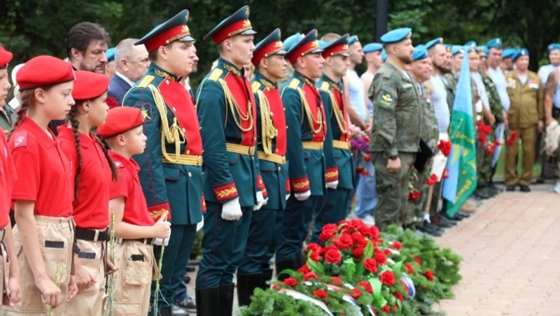 На Сахалине отметили 95-ю годовщину создания российских Воздушно-десантных войск