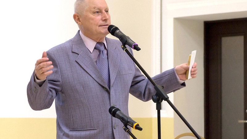 Николай Тарасов представил первые для Сахалина мемуары о литературе