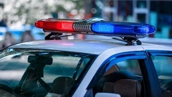 Пассажирский автобус врезался в опору аэровокзального комплекса в Южно-Сахалинске