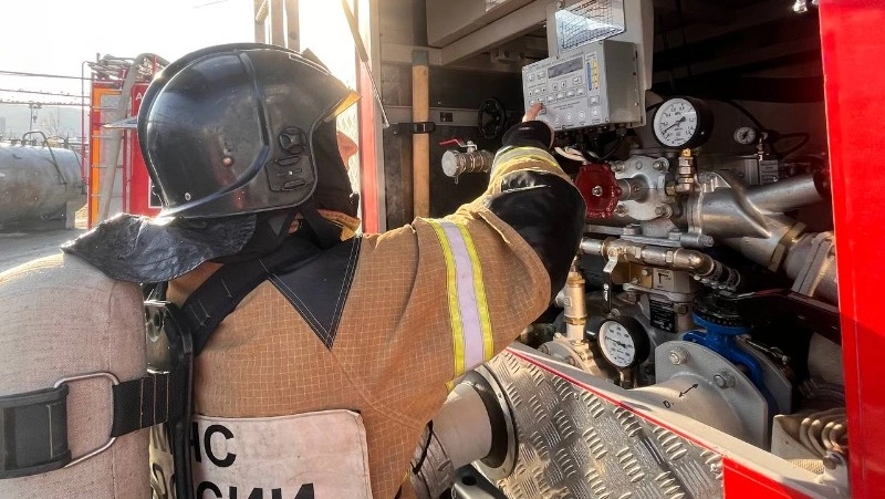 Пожарные потушили хозпостройку в СНТ «Ягодка» в Анивском районе