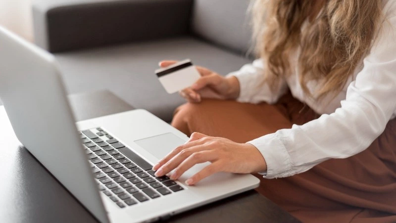 Продажа несуществующих щенков принесла жительнице Анивского района условный срок