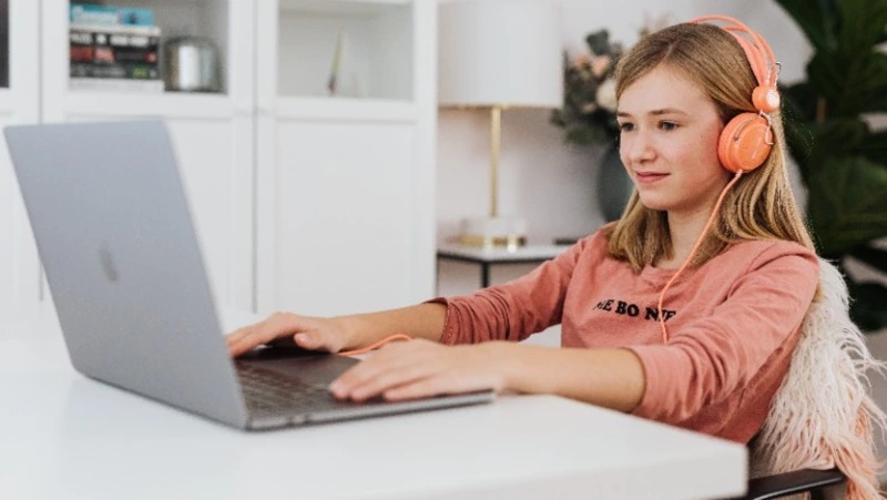 Школьники остались на дистанционном обучении из-за порыва трубы в центре Сахалина