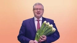 Георгий Карлов поздравил жительниц Сахалинской области с 8 Марта