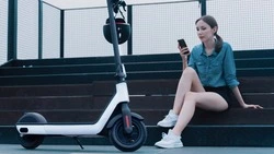 Водители электросамокатов официально стали пешеходами в России