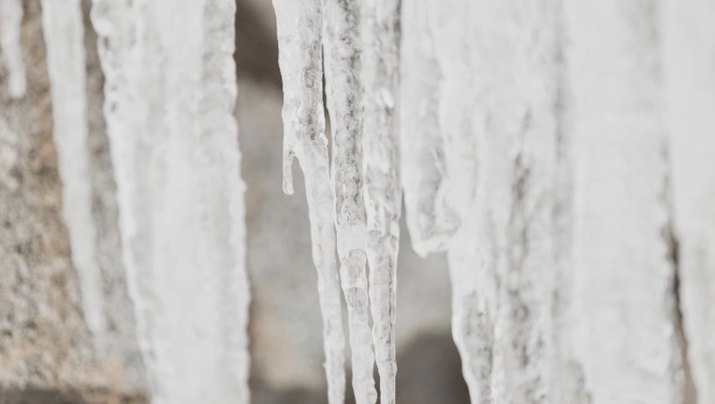 Мэрия Южно-Сахалинска поможет семье подростка, на которого упала наледь с крыши