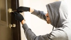 Сахалинец дважды обнес квартиру внучки своей покойной возлюбленной