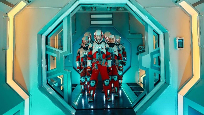 Опасное будущее, чистая любовь и Чеботина в роли нейросети: съемки «Подростков в космосе» завершены 