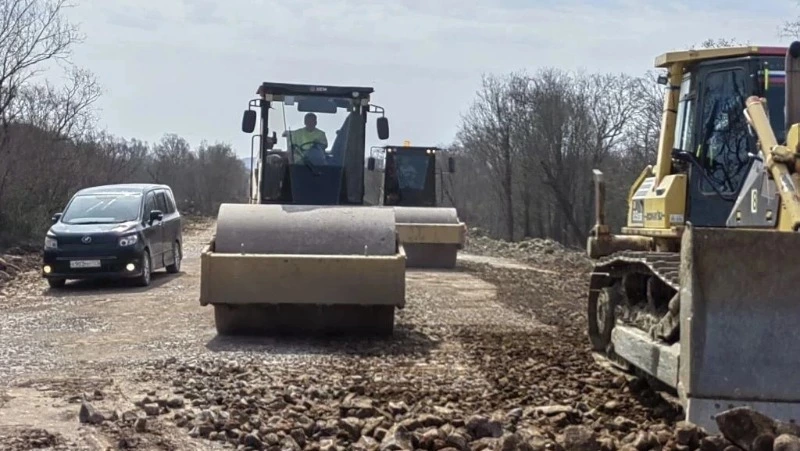 Подрядчик активизировал дорожные работы на участке трассы между селами Айнское и Медвежье