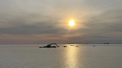 Очистка от затонувших судов бухты Лососей в Корсакове идет с опережением графика