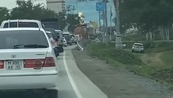 Способ не стоять в пробке у «Сити Молла» нашли водители Южно-Сахалинска