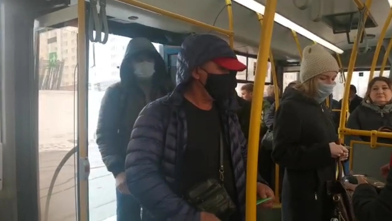 В Южно-Сахалинске часть пассажиров проигнорировала введенный масочный режим в автобусах