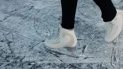 Лучший на Сахалине ледовый каток тонет в грязи