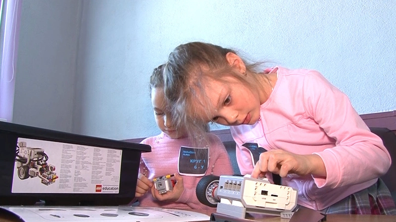 В Охе дети учатся строить ракеты