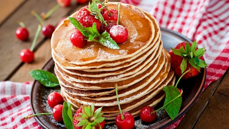 Второй день Масленицы — Заигрыш: готовим пуховые блинчики