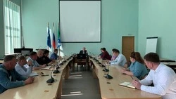 Мэр Долинска назвал главную задачу по аварийному дому, который сползает в овраг