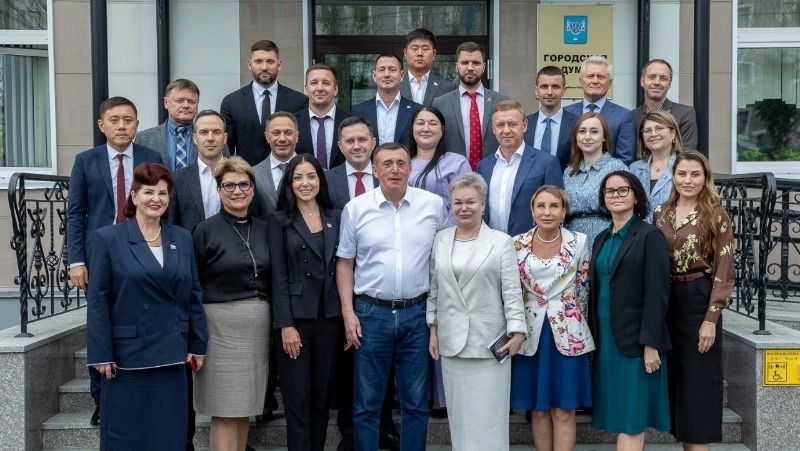 Валерий Лимаренко обсудил развитие Южно-Сахалинска с депутатами гордумы 