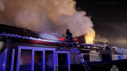 Огонь охватил частный дом в Александровск-Сахалинском районе 23 марта