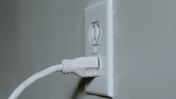 Электричество отключат на несколько часов в десятках домов Южно-Сахалинска 20 июня