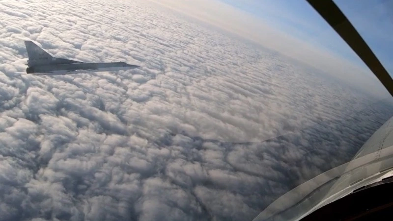 Восемь бомбардировщиков пролетели над Охотским и Японским морями 19 апреля