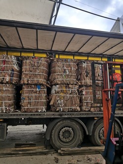 20 тонн картона отправили на переработку из Корсакова на материк