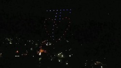 Ночное шоу дронов в парке Южно-Сахалинска показали с высоты птичьего полета