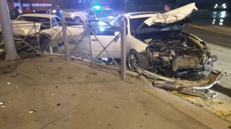 В Южно-Сахалинске две одинаковые «японки» снесли друг другу «морды» (ВИДЕО)