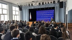 В южно-сахалинском лицее № 1 прошел урок мужества по теме геноцида советского народа