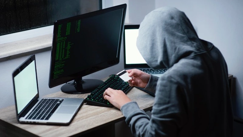 Мошенники стали вынуждать россиян звонить им первыми